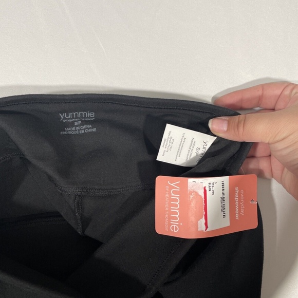 NWT Yummie [ Small ] Skimmer Capri Leggings‎ in Black - Picture 9 of 10